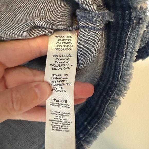 Chico’s Denim Jacket Balzer with Chain and Pearl Accent Details Size 1 Small - Picture 4 of 9